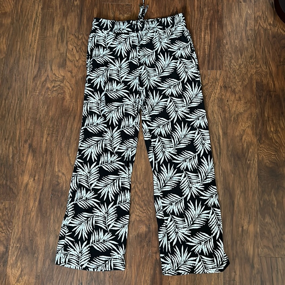 Black and white palm print pants